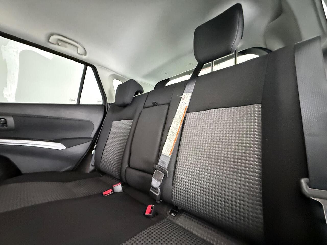Suzuki S-Cross thumbnail Seats Rear