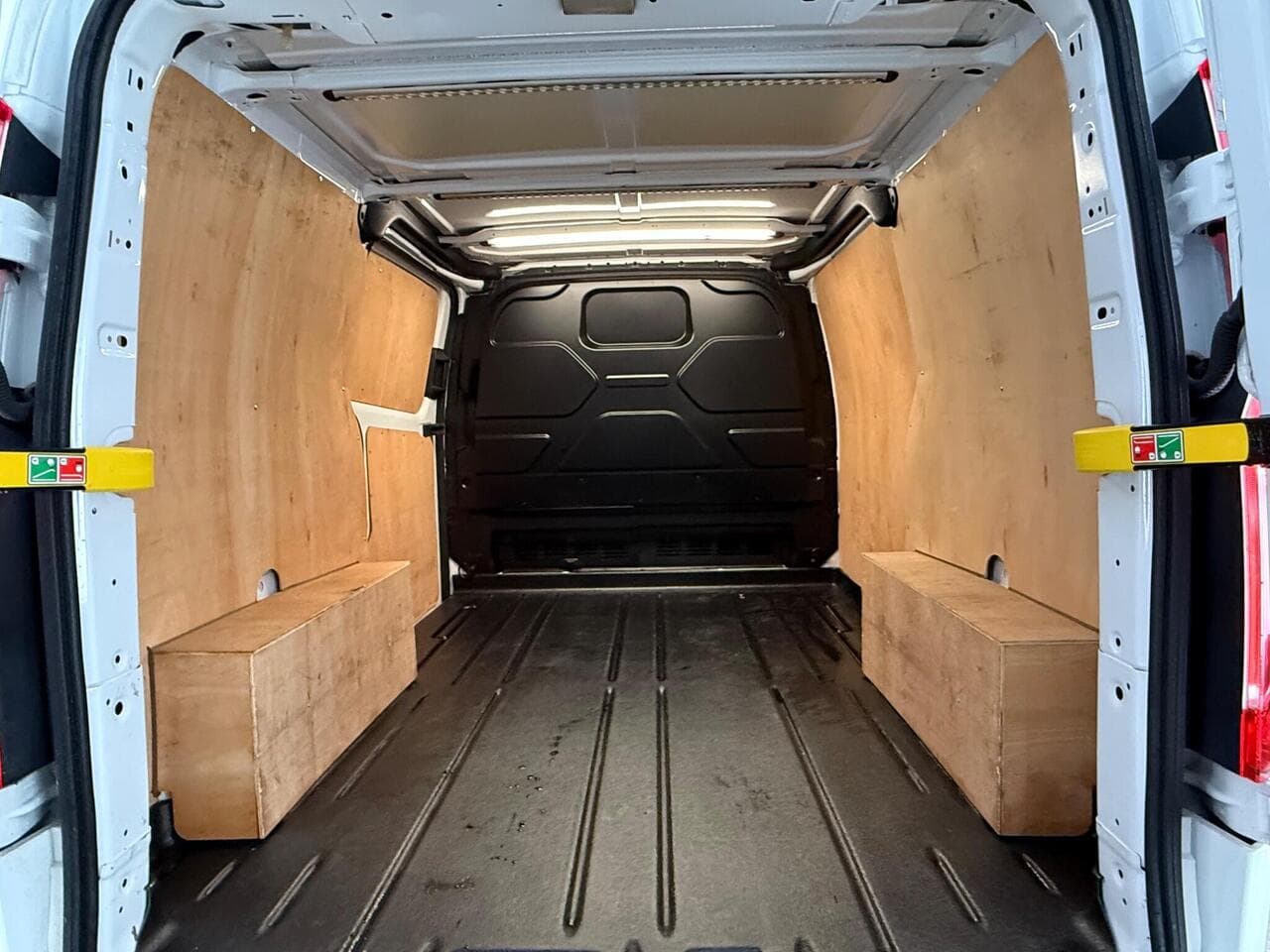 Ford Transit Custom thumbnail Cargo Space