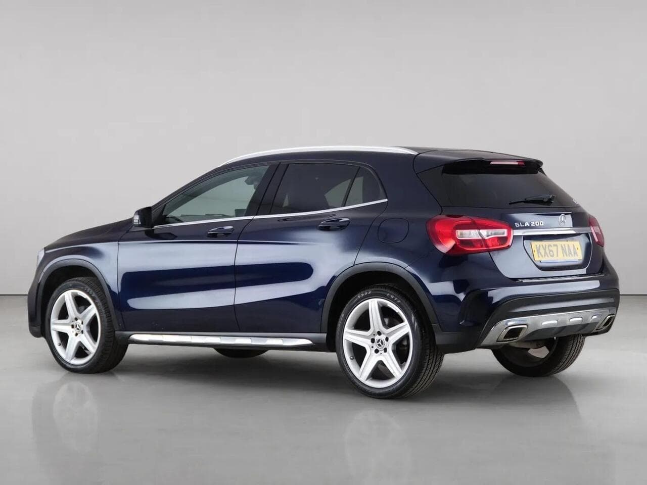 Mercedes-Benz GLA thumbnail Rear Left