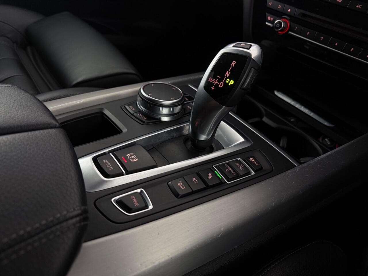 BMW X5 thumbnail Interior Front