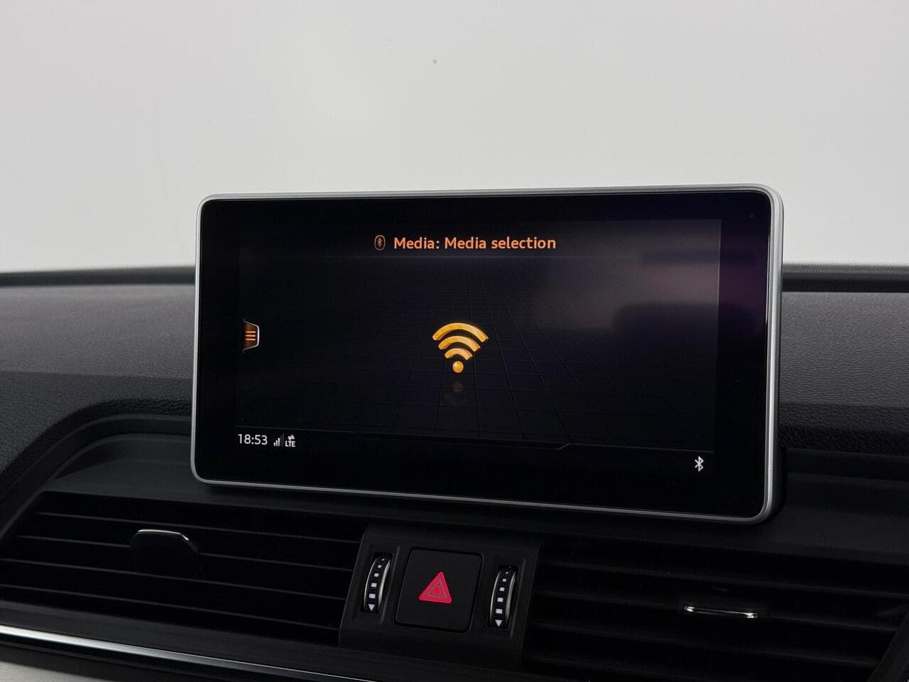 Audi Q5 thumbnail Infotainment System
