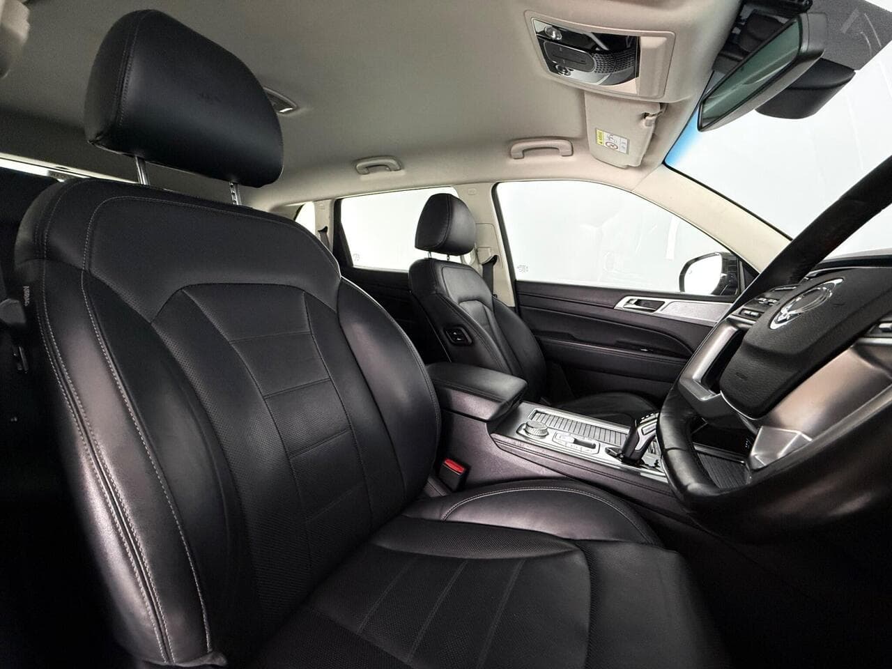 SsangYong Rexton thumbnail Seat Driver