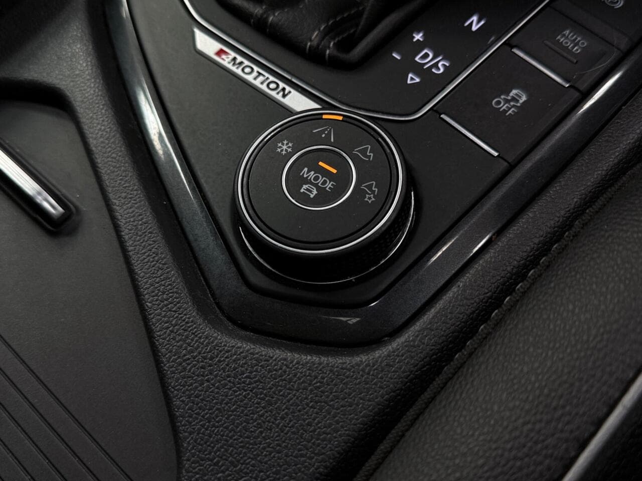 Volkswagen Tiguan thumbnail Misc Controls