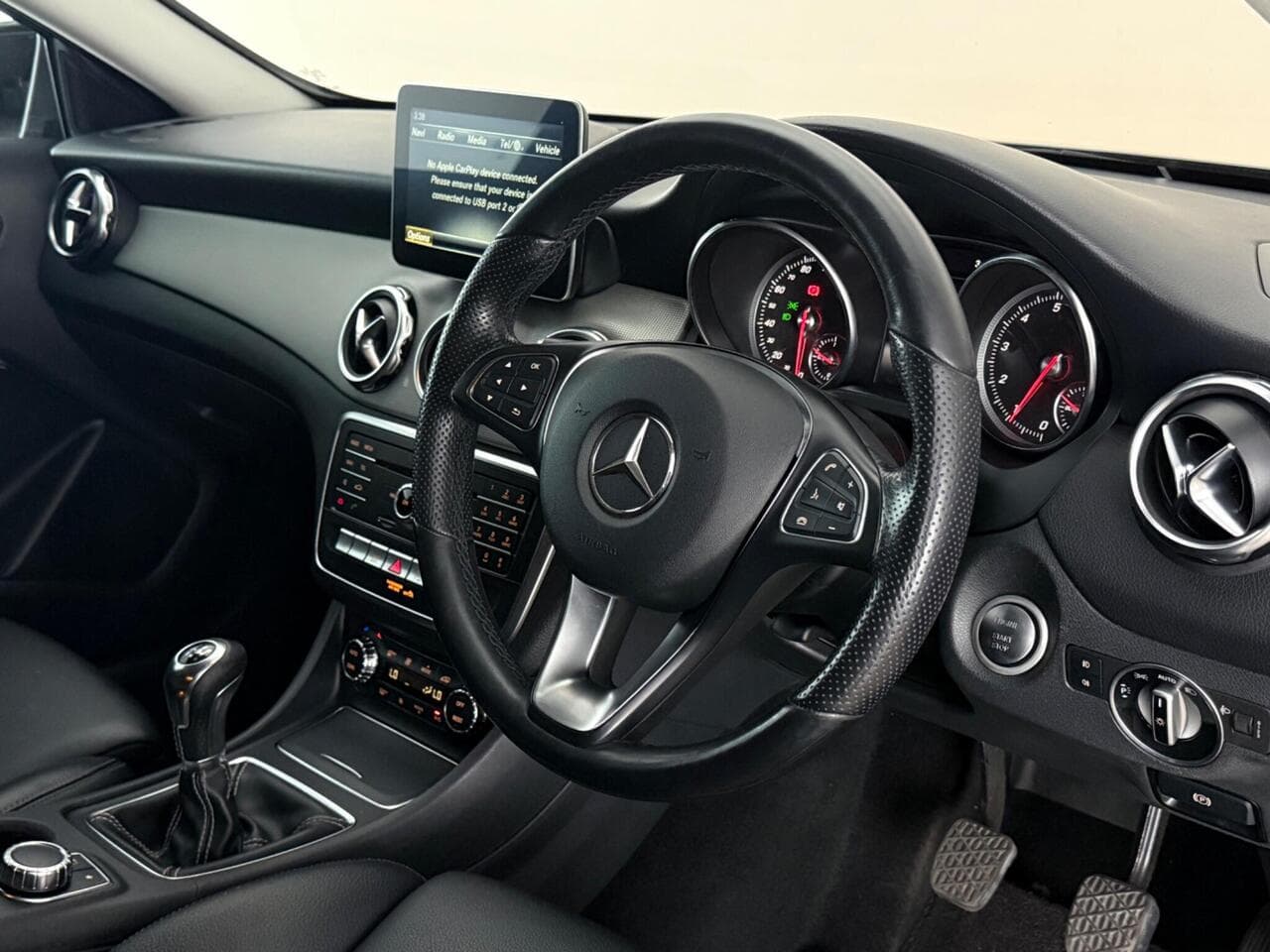 Mercedes-Benz GLA thumbnail Interior Front