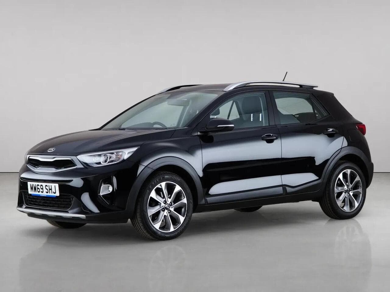 Kia Stonic thumbnail Front Left