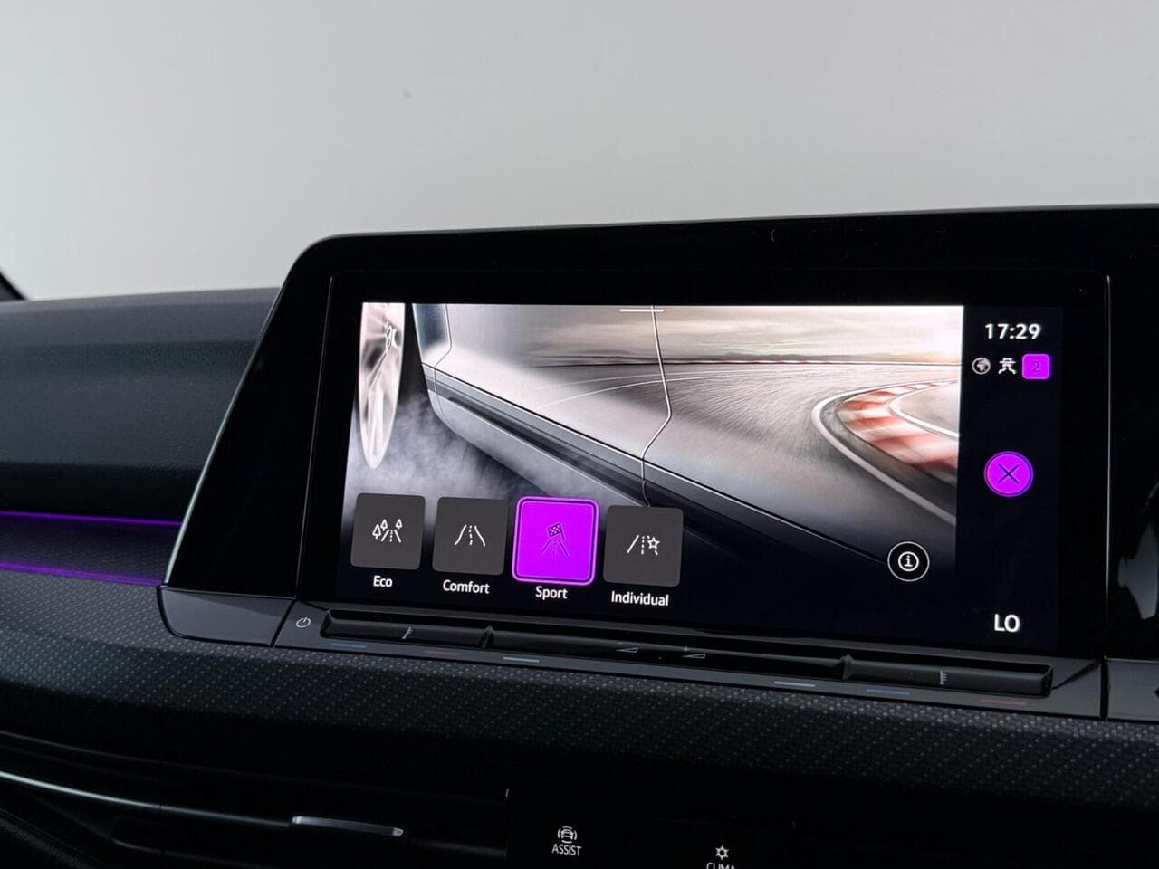 Volkswagen Golf thumbnail Infotainment System