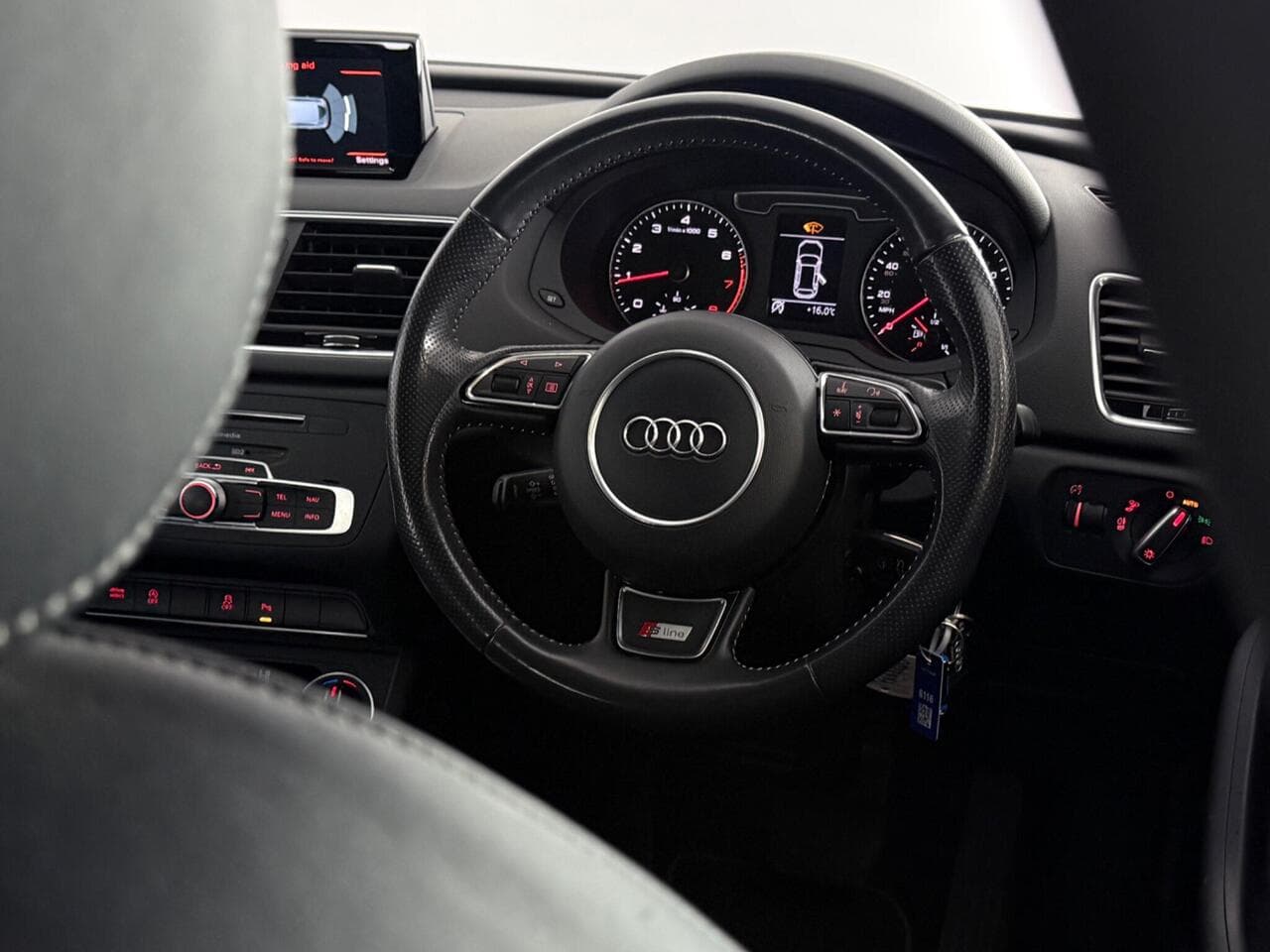 Audi Q3 thumbnail Steering Wheel