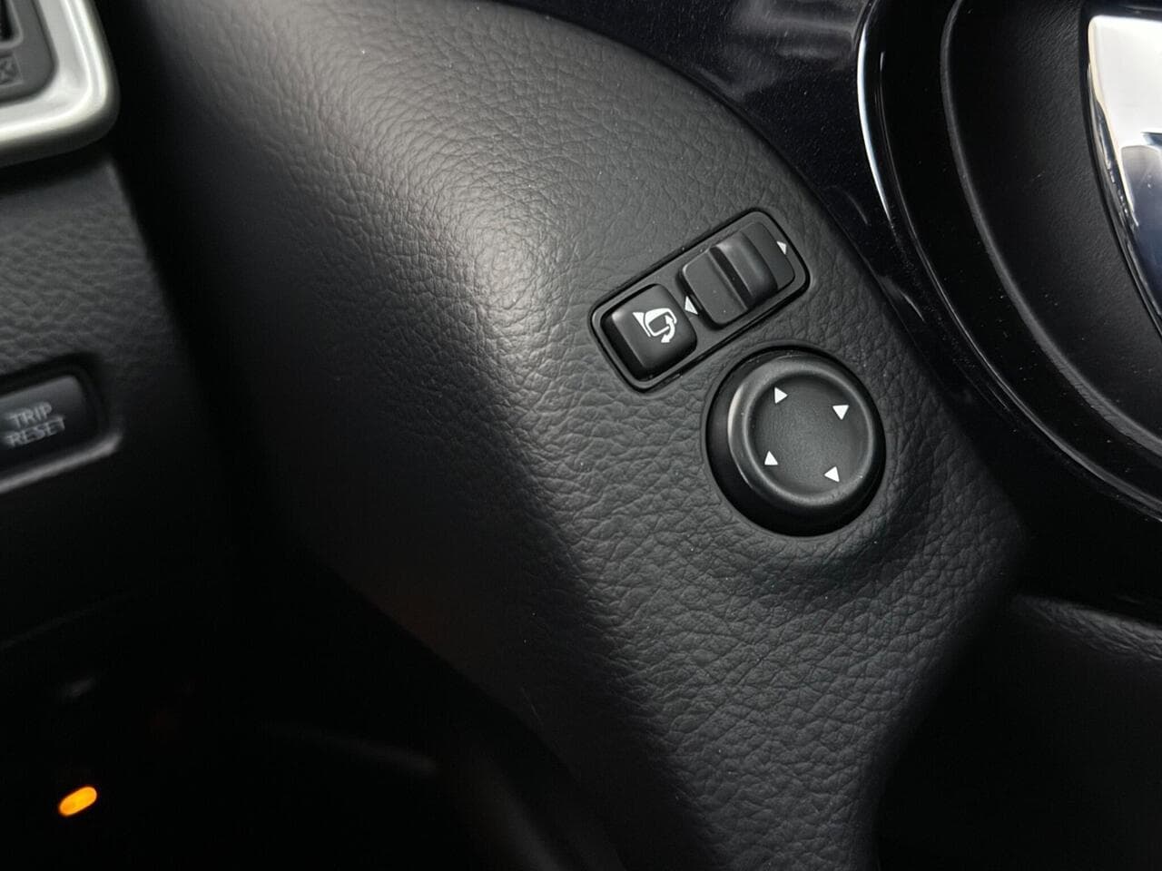 Nissan Qashqai thumbnail Misc Controls