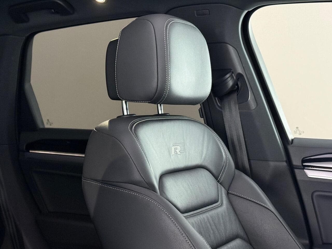 Volkswagen Touareg thumbnail Seat Driver