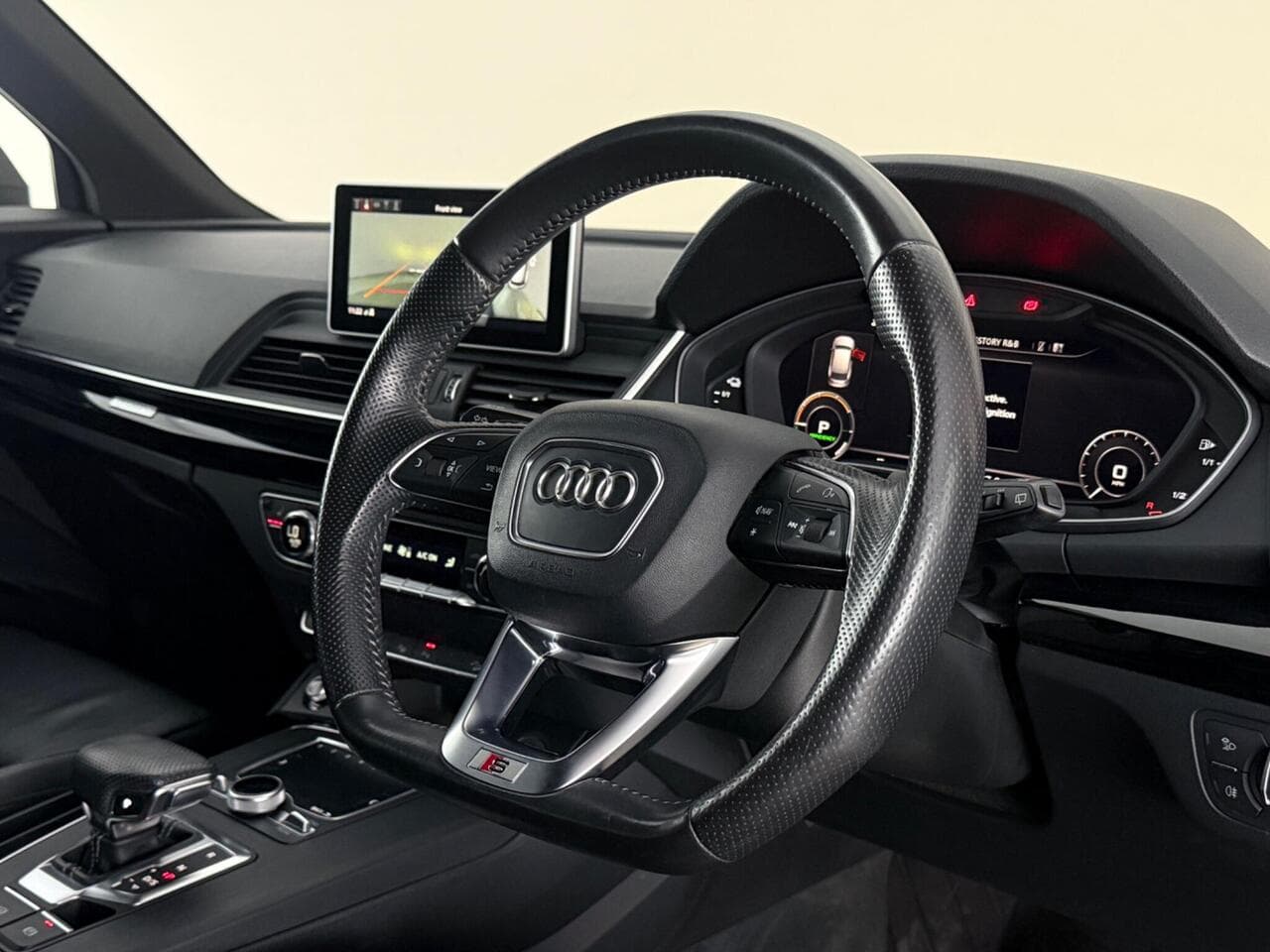 Audi Q5 thumbnail Steering Wheel