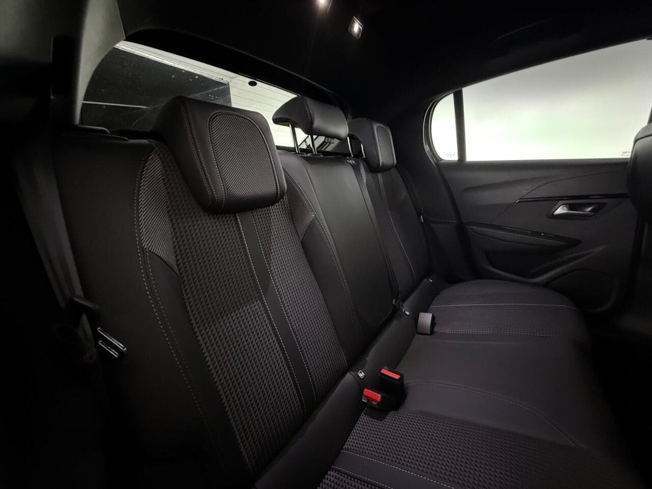Peugeot 208 thumbnail Seats Rear