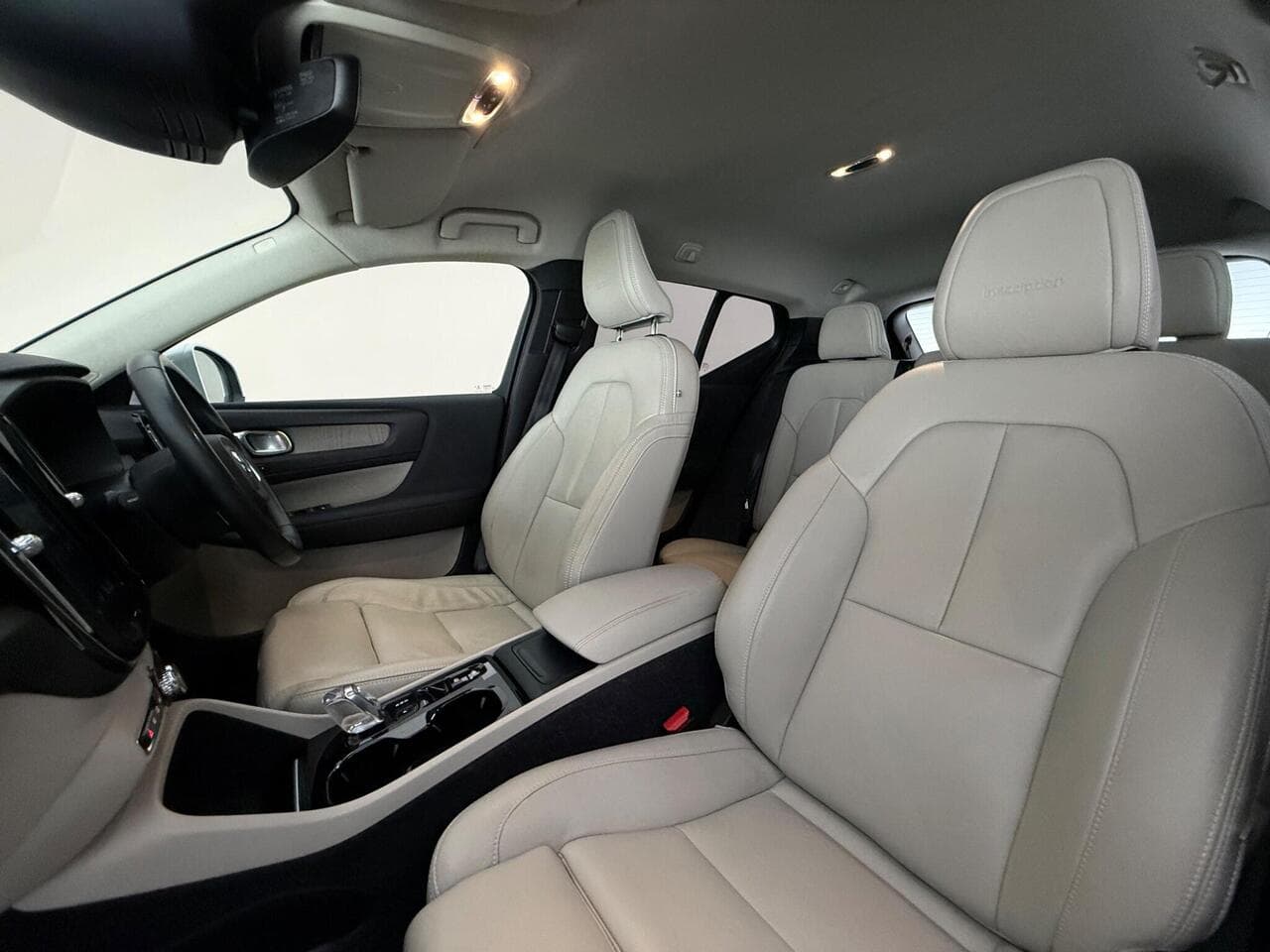 Volvo XC40 thumbnail Seat Front Passenger