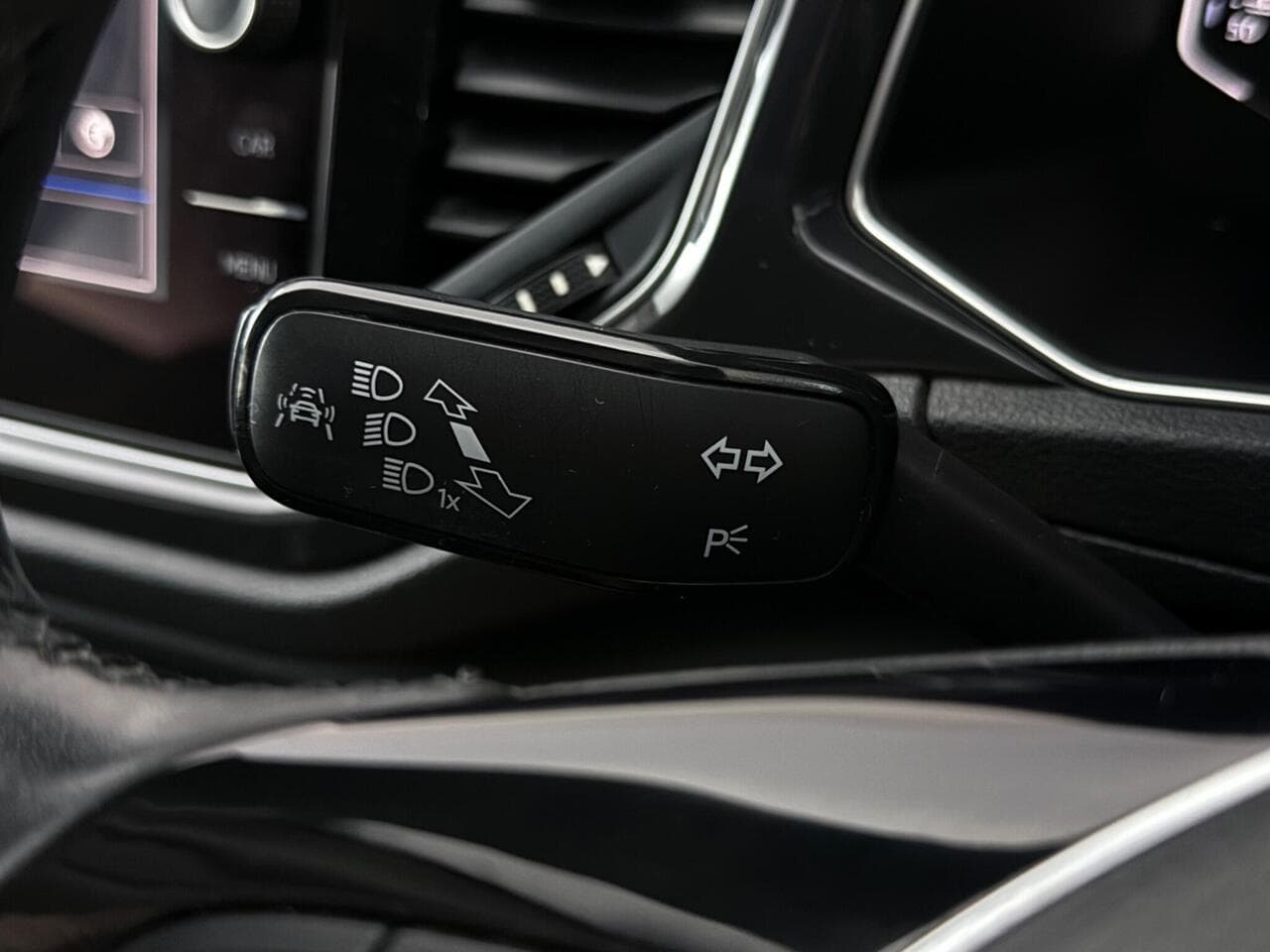 Volkswagen T-Roc thumbnail Misc Controls