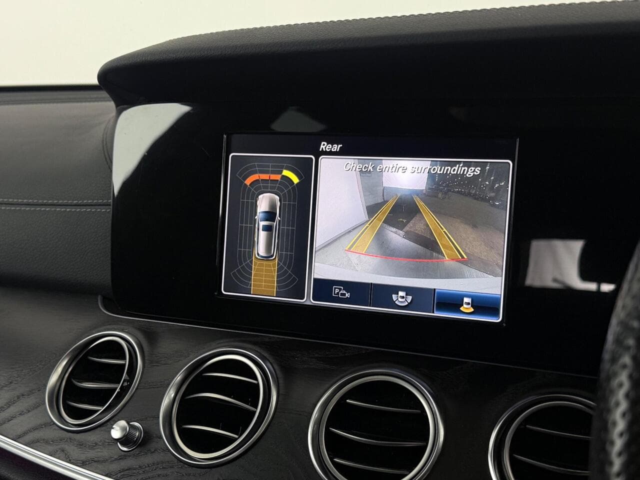Mercedes-Benz E Class thumbnail Infotainment System