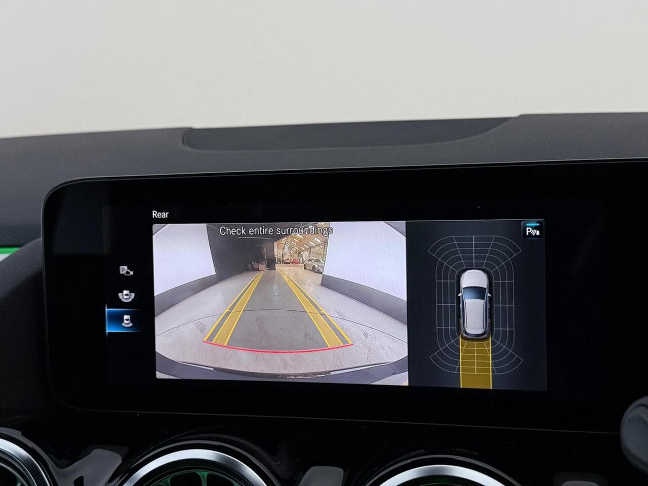 Mercedes-Benz B Class thumbnail Infotainment System