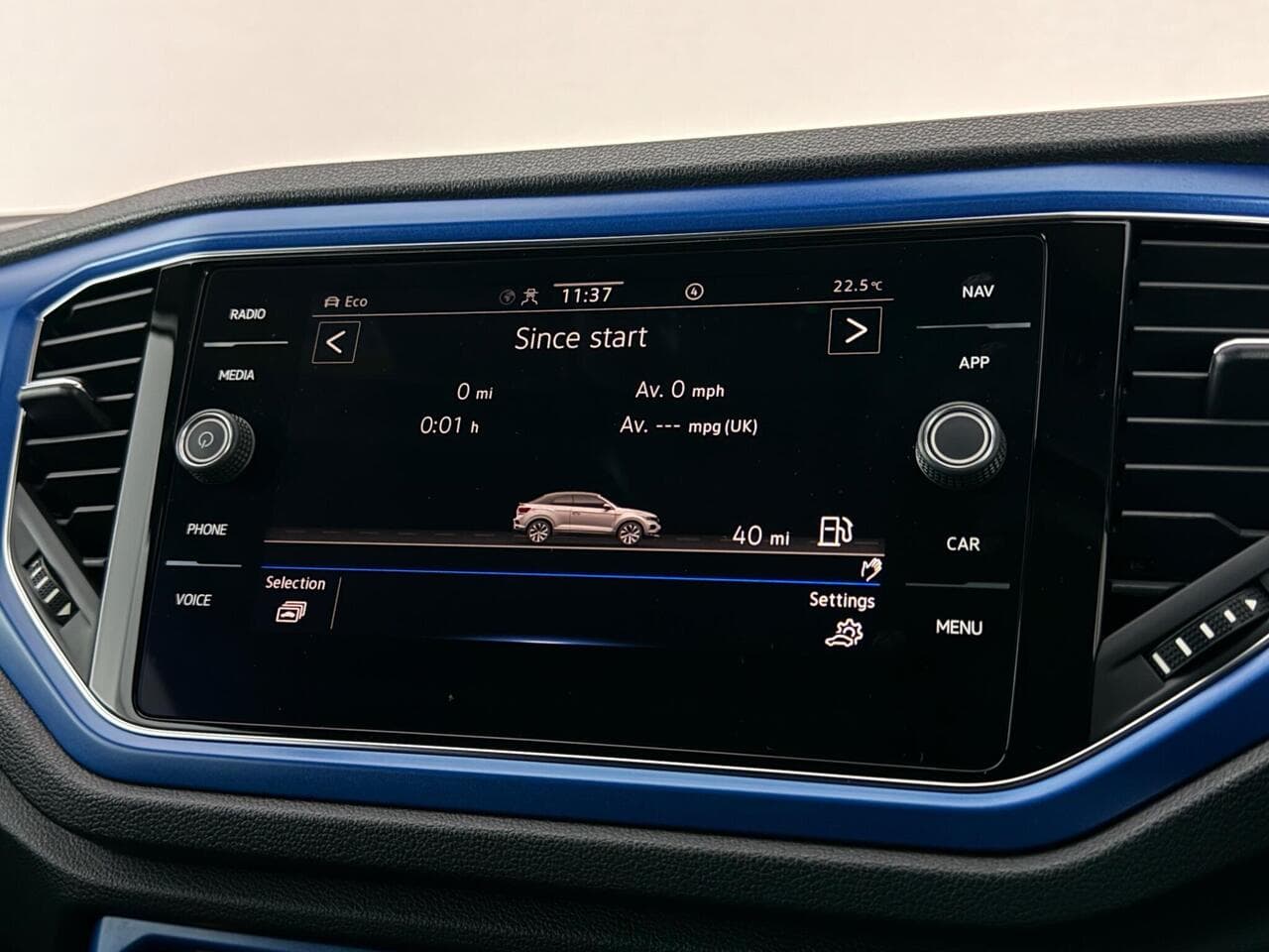 Volkswagen T-Roc thumbnail Infotainment System