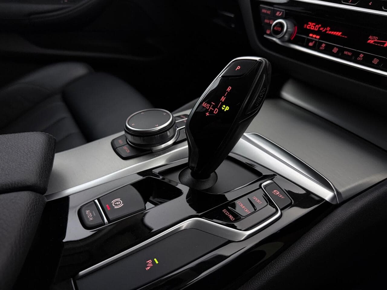 BMW 5 Series thumbnail Interior Front