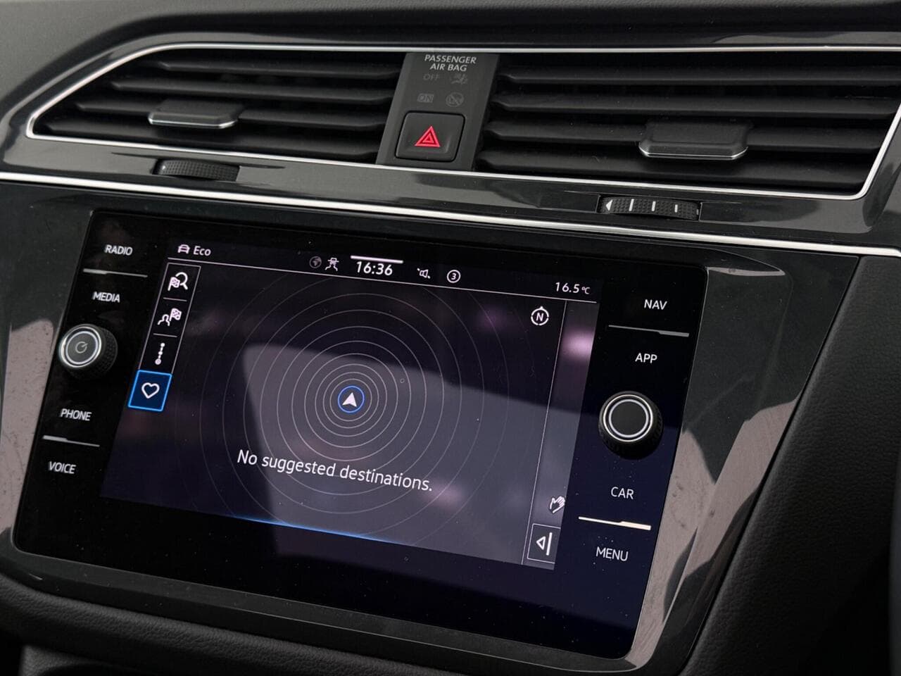 Volkswagen Tiguan thumbnail Infotainment System