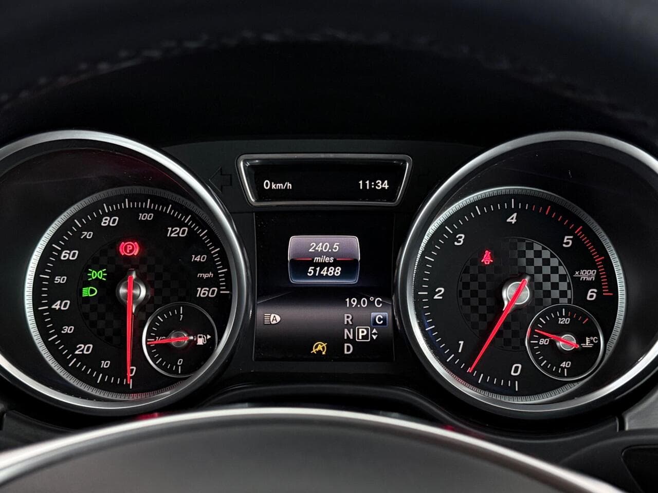 Mercedes-Benz GLE thumbnail Driver Instruments