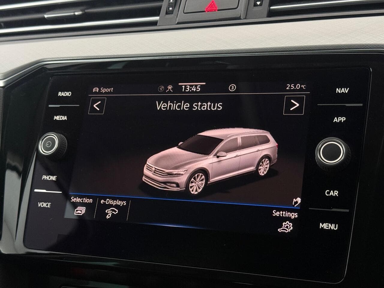 Volkswagen Passat thumbnail Infotainment System