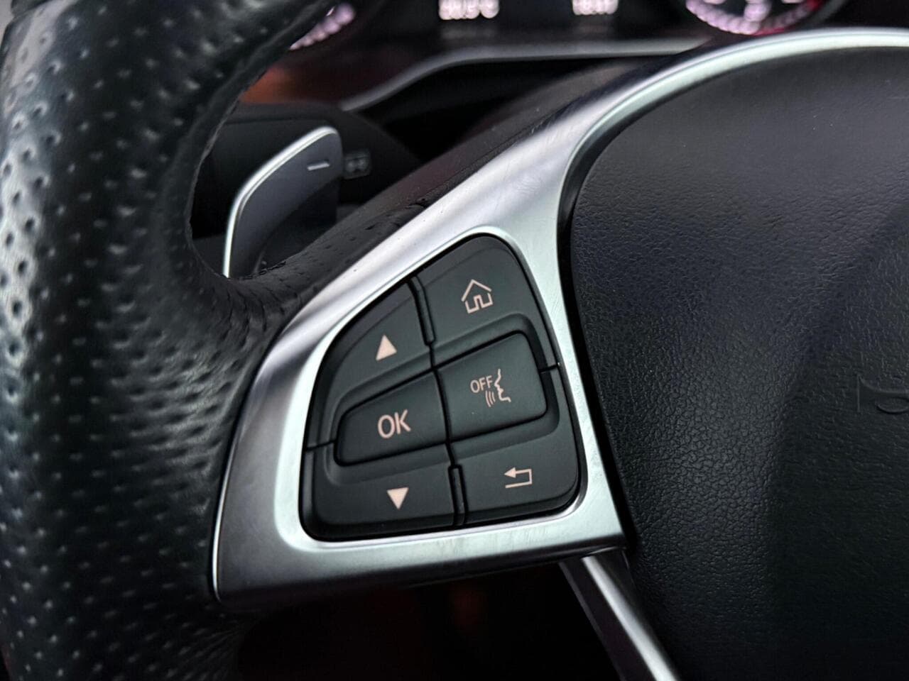 Mercedes-Benz C Class thumbnail Misc Controls