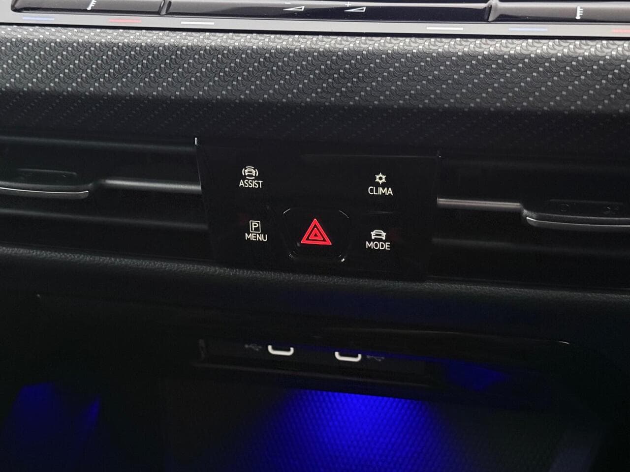 Volkswagen Golf thumbnail Infotainment System
