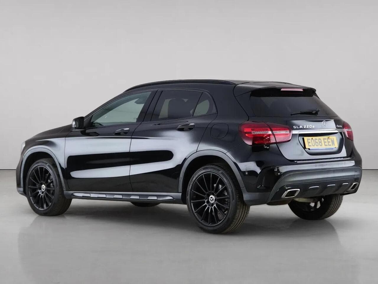 Mercedes-Benz GLA thumbnail Rear Left