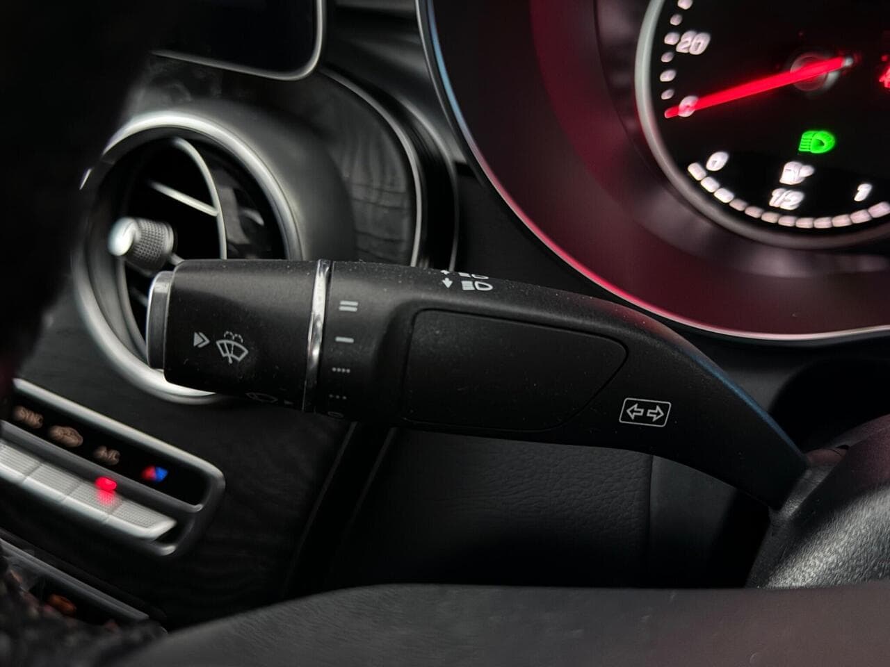 Mercedes-Benz C Class thumbnail Misc Controls