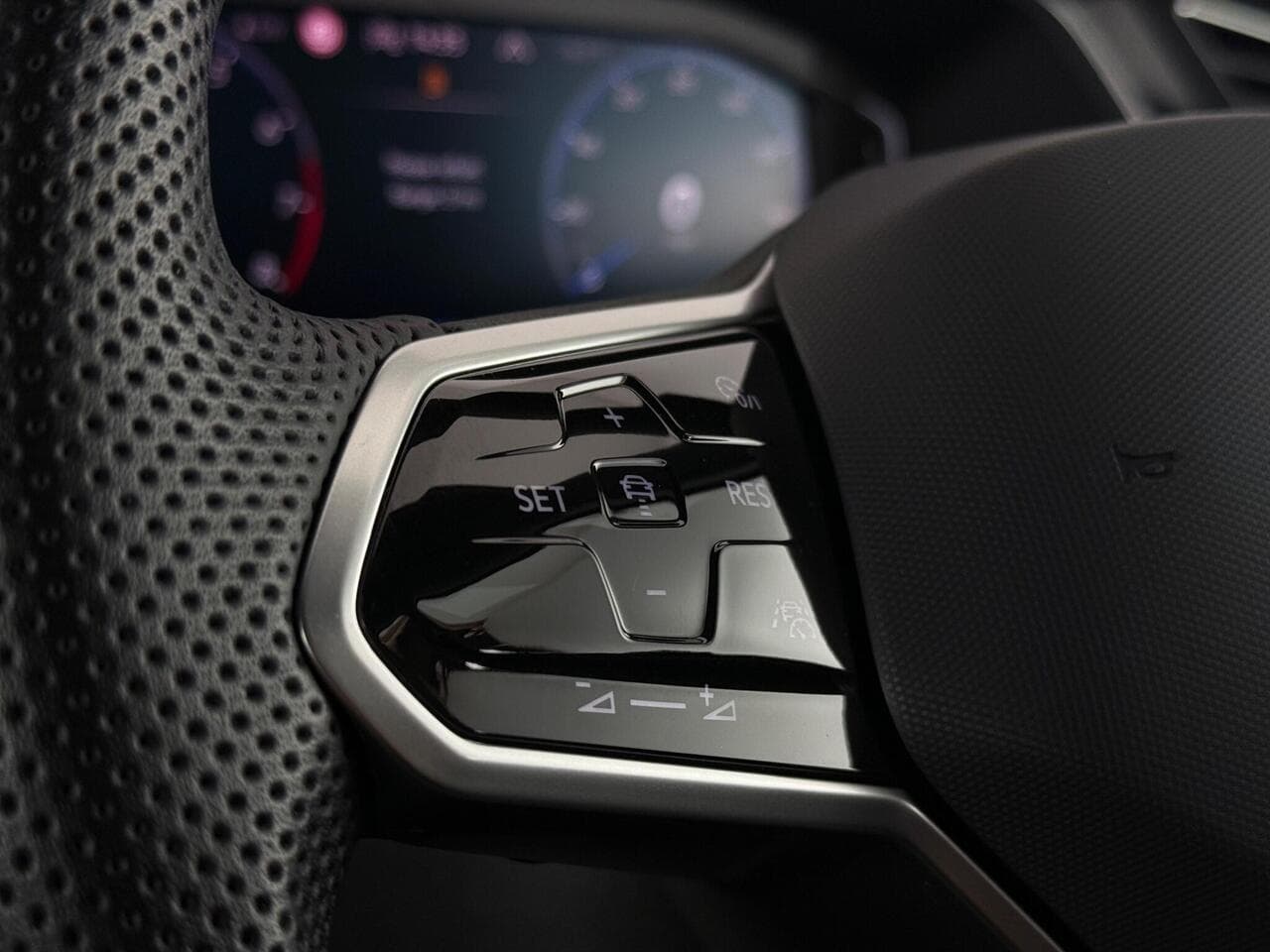 Volkswagen Tiguan thumbnail Misc Controls