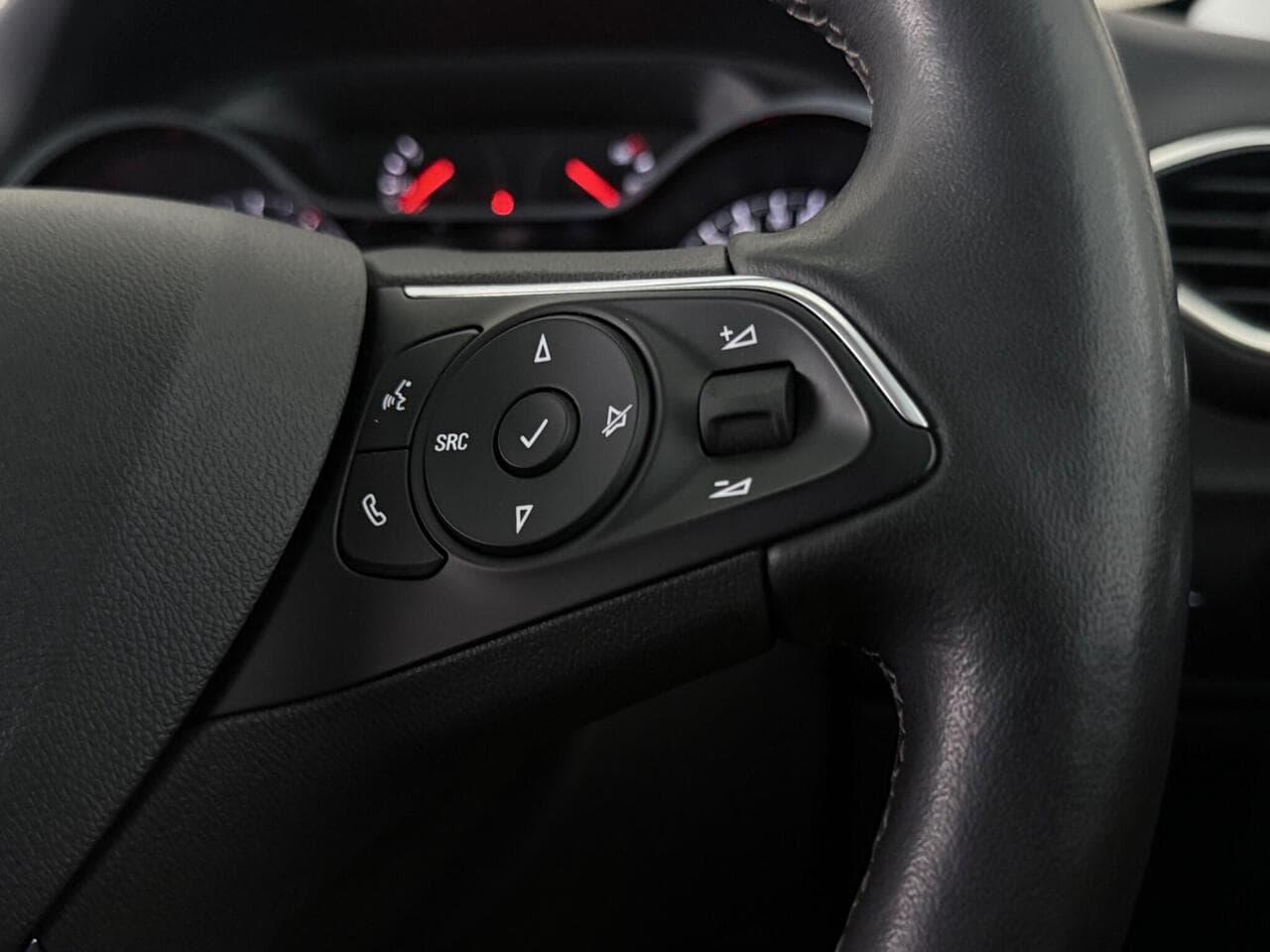 Vauxhall Crossland thumbnail Misc Controls