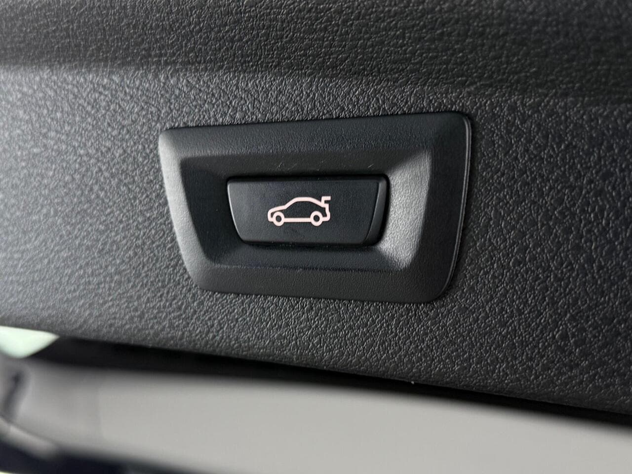 BMW X2 thumbnail Misc Controls