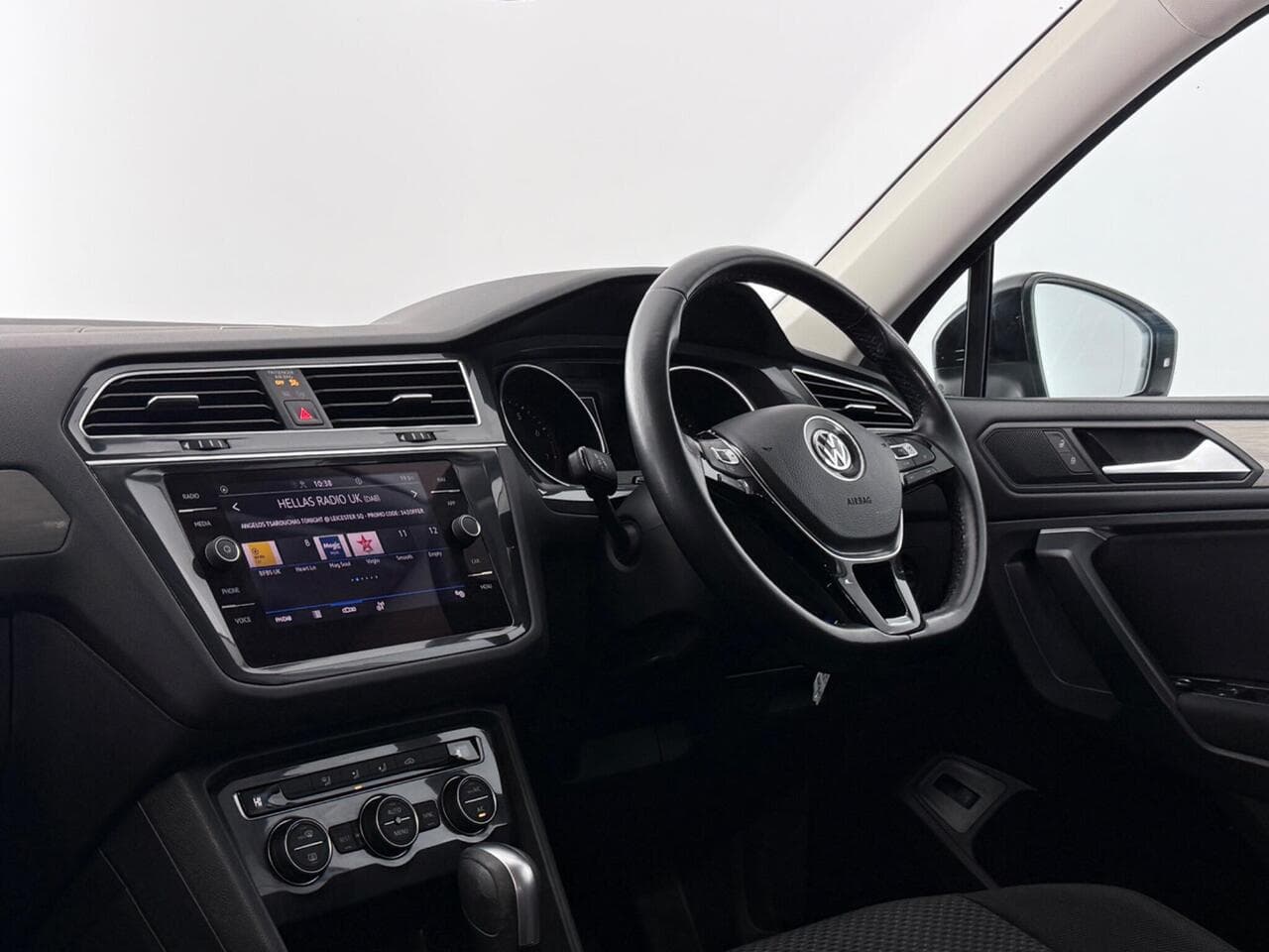 Volkswagen Tiguan Allspace thumbnail Interior Front