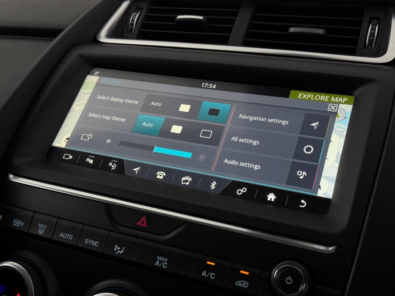 Jaguar E-PACE thumbnail Infotainment System