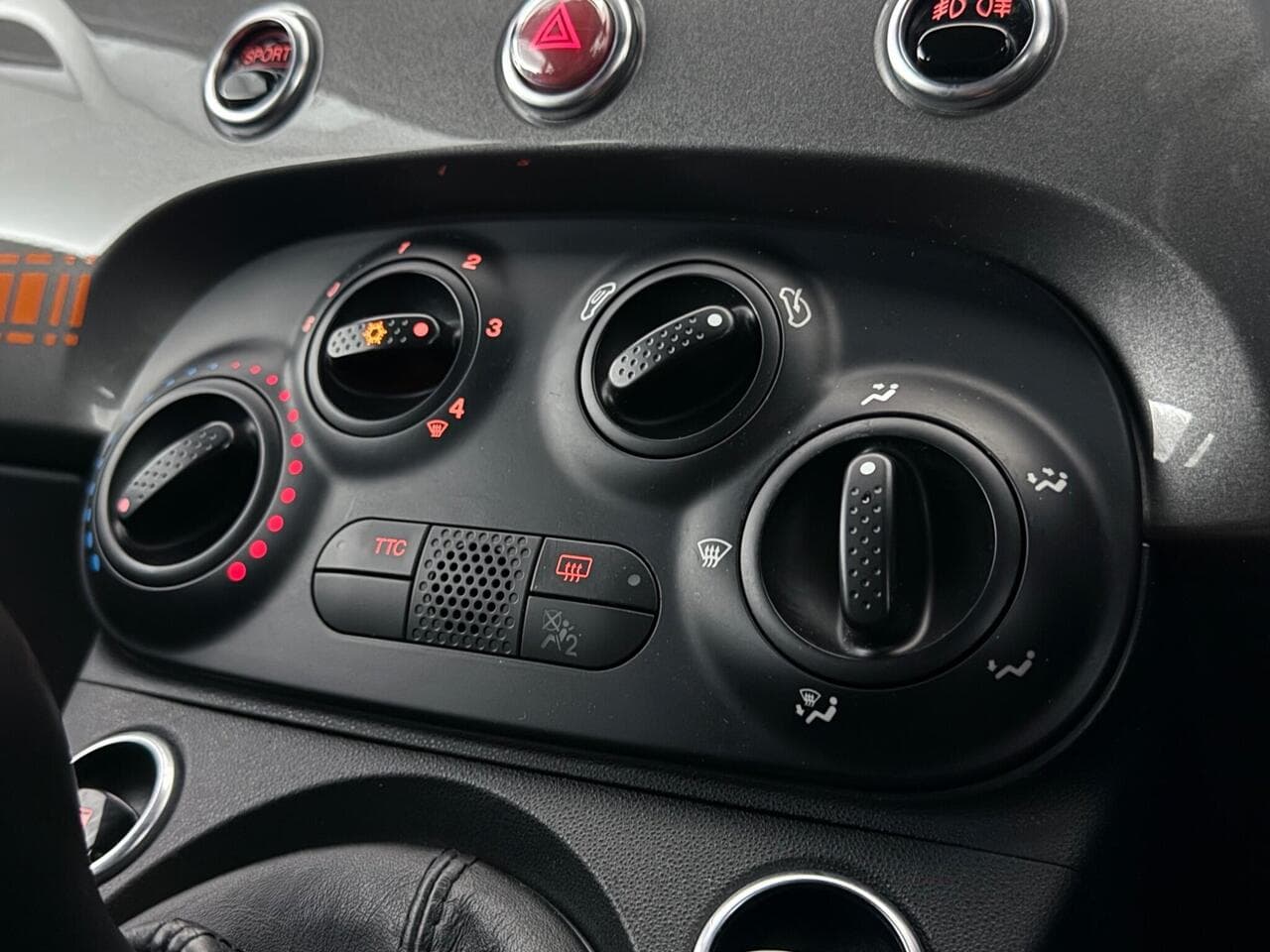 Abarth 595 thumbnail Interior Front