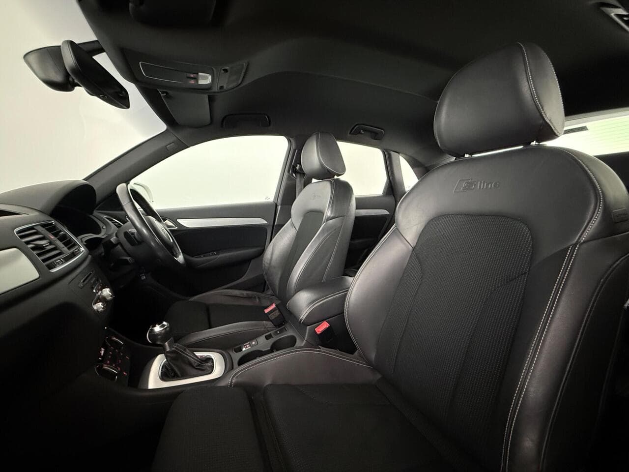 Audi Q3 thumbnail Seat Front Passenger