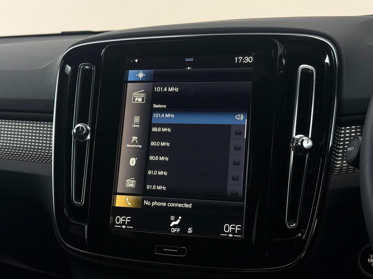 Volvo XC40 thumbnail Infotainment System
