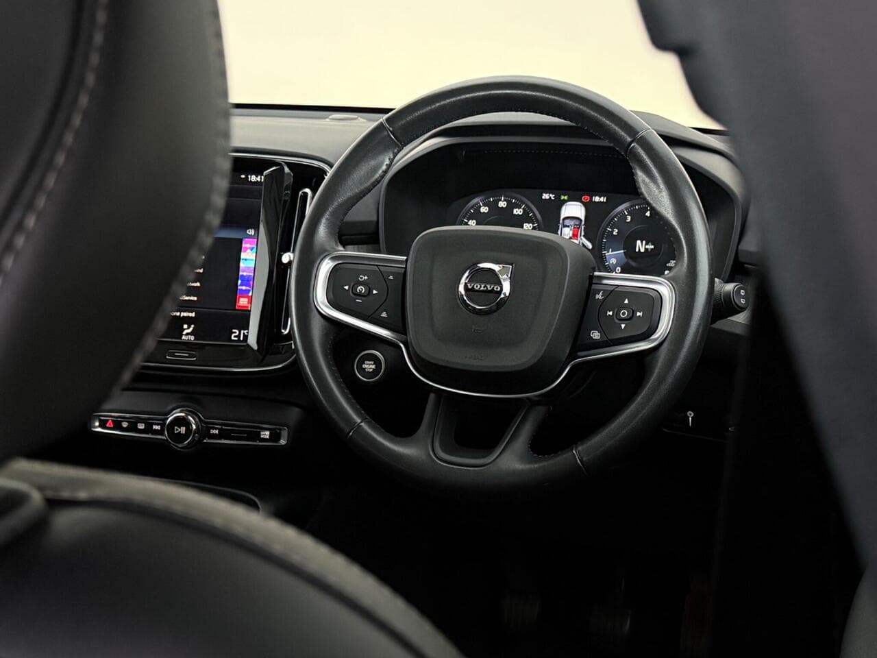 Volvo XC40 thumbnail Steering Wheel