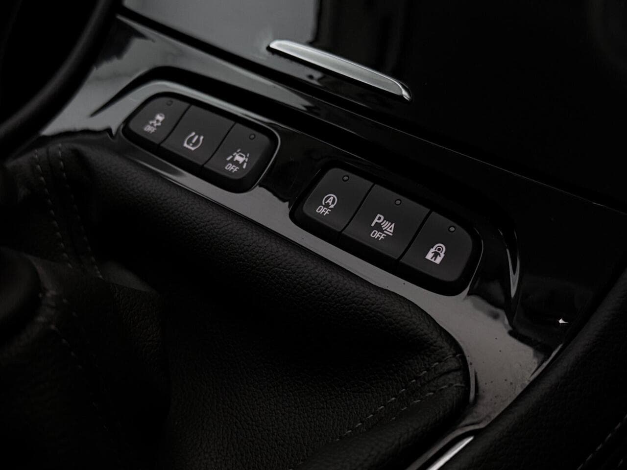 Vauxhall Grandland X thumbnail Misc Controls