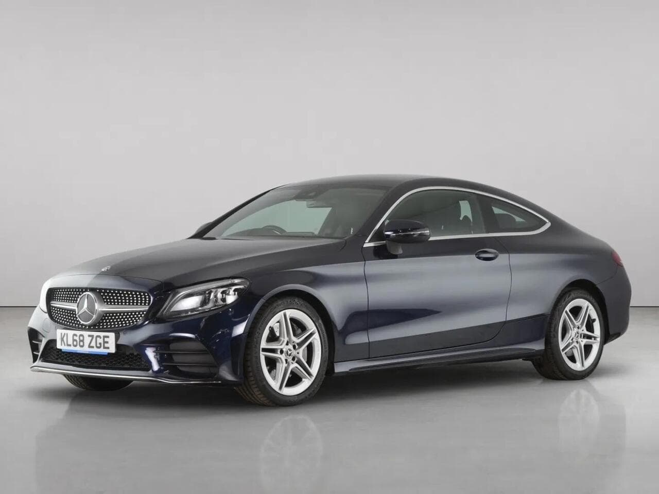 Mercedes-Benz C Class thumbnail Front Left