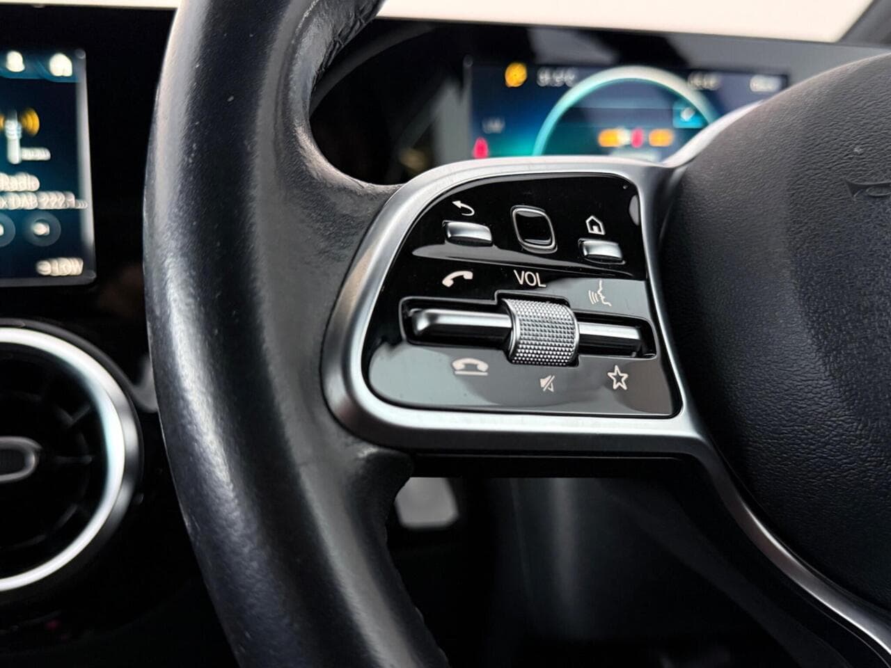 Mercedes-Benz B Class thumbnail Misc Controls