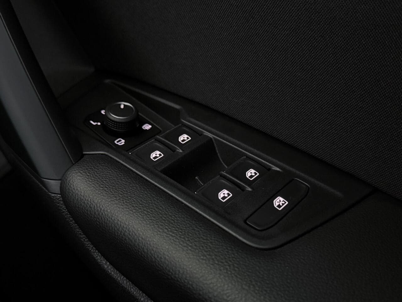 Volkswagen Tiguan thumbnail Misc Controls