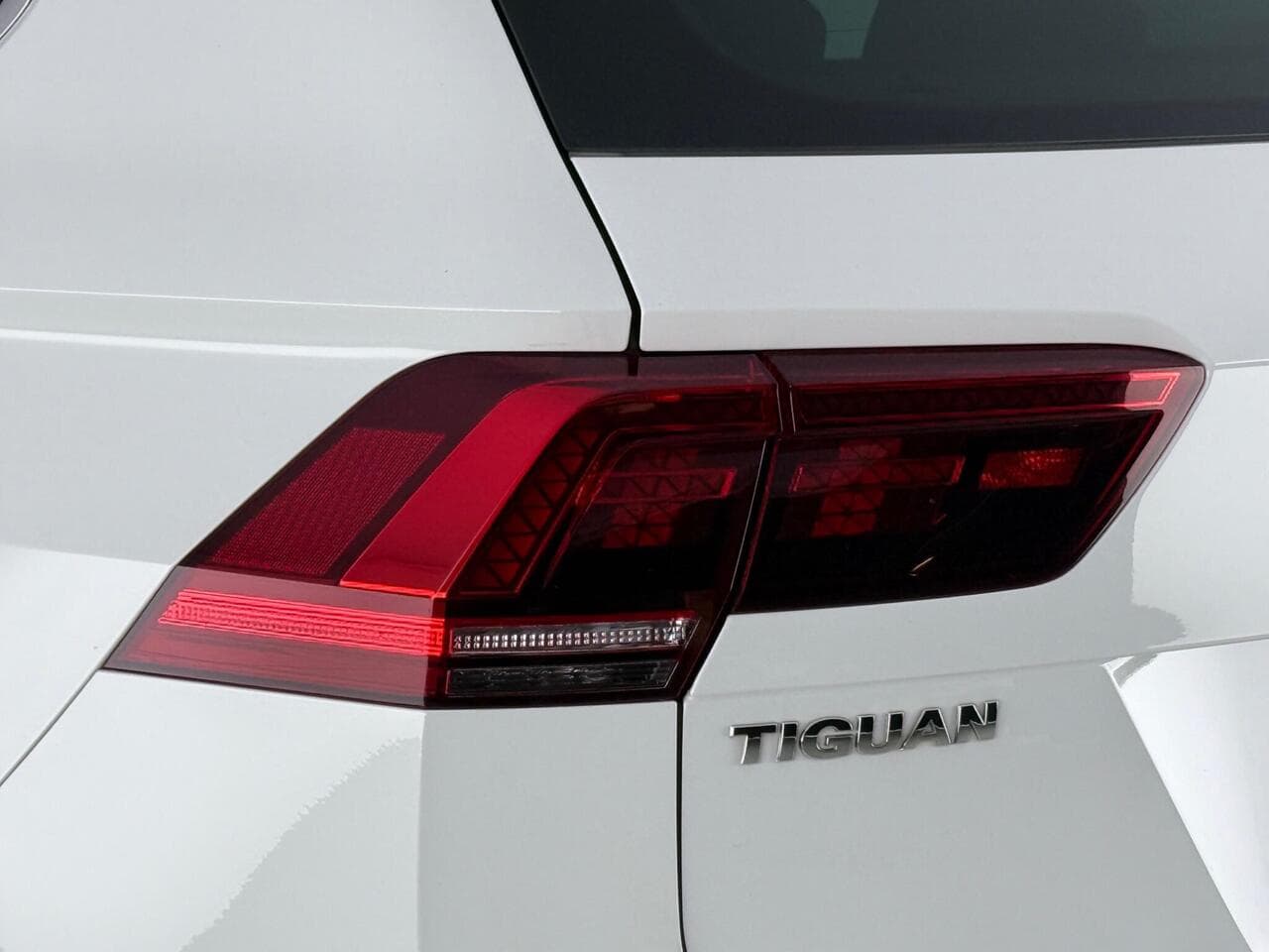Volkswagen Tiguan thumbnail Lights Rear
