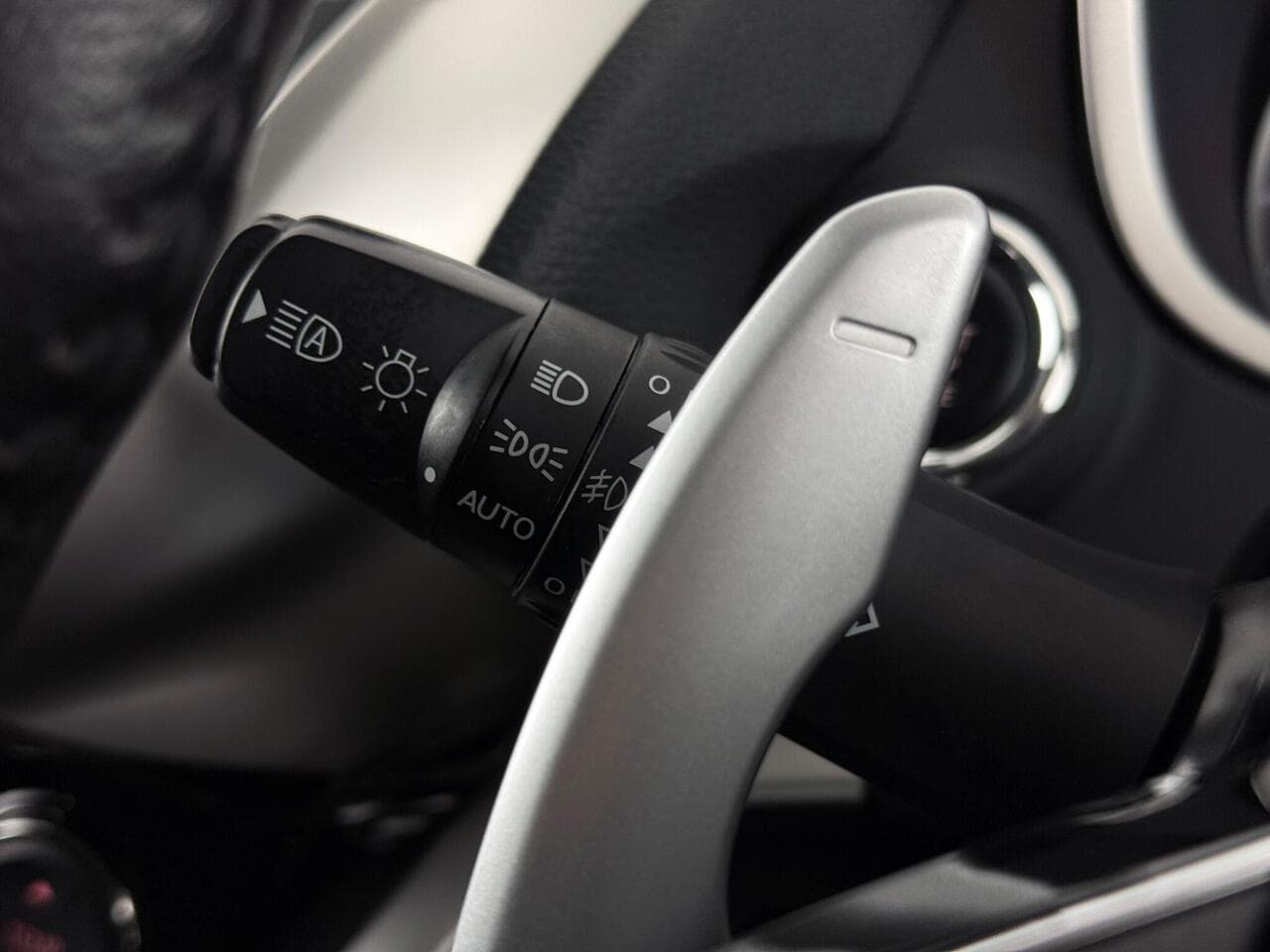Mitsubishi Eclipse Cross thumbnail Misc Controls