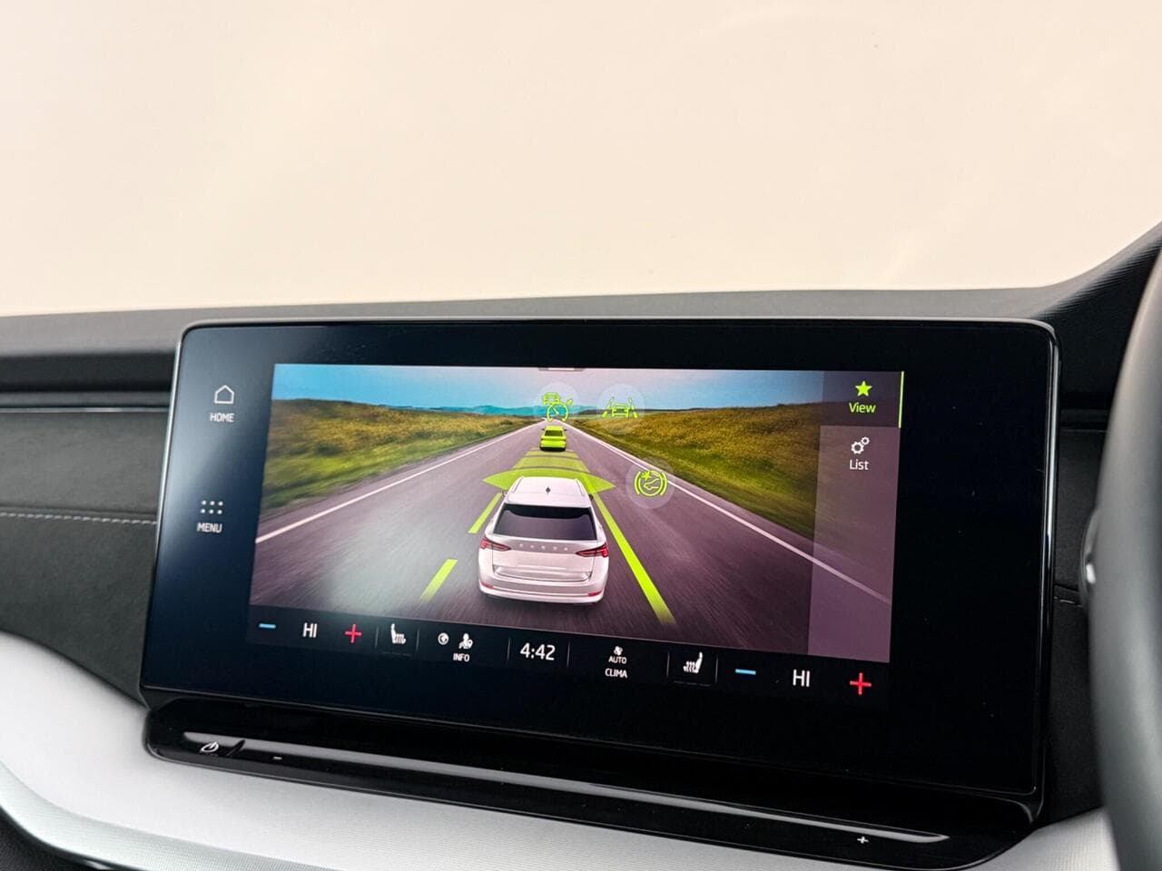 Skoda Octavia thumbnail Infotainment System