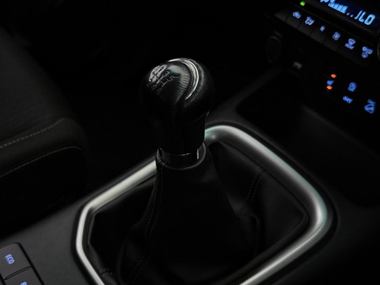Toyota Hilux thumbnail Interior Front