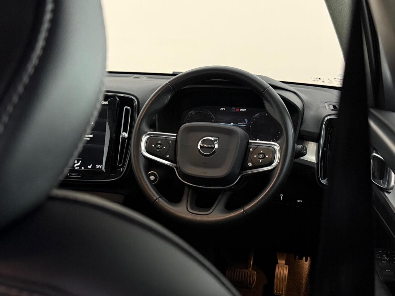 Volvo XC40 thumbnail Steering Wheel