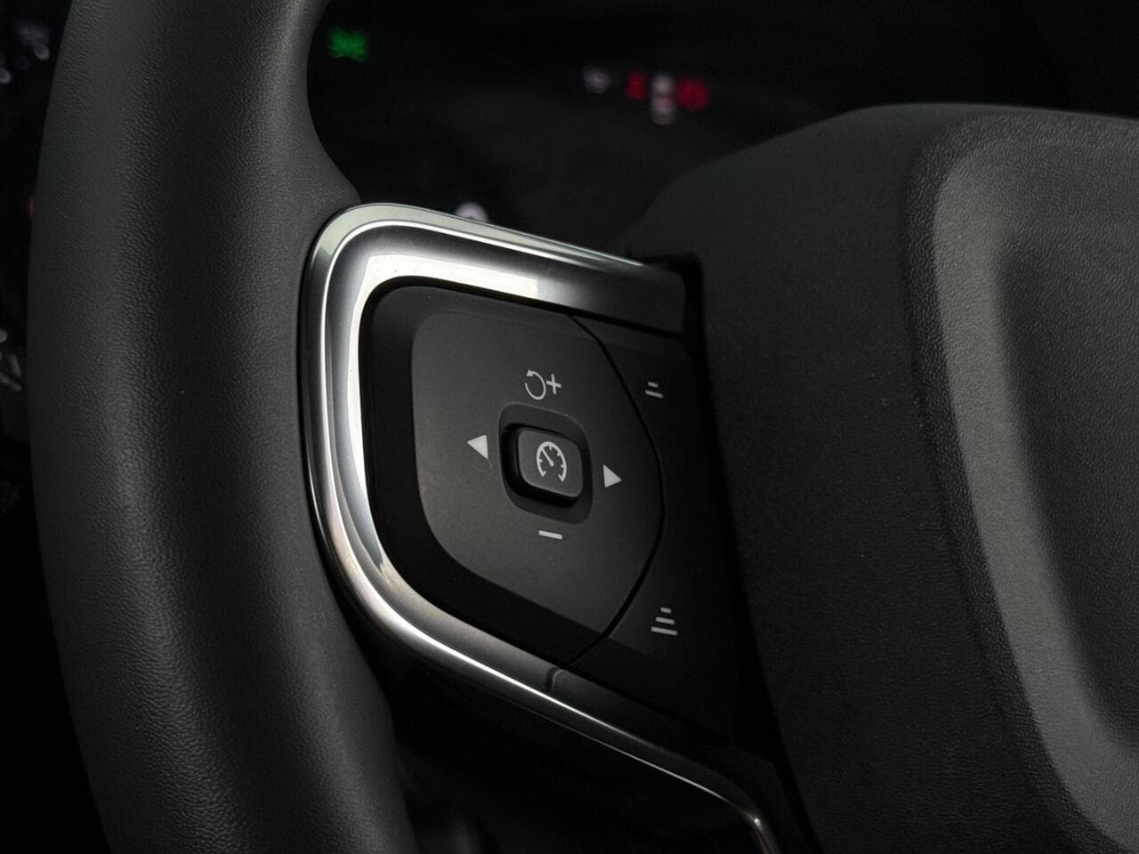 Volvo XC40 thumbnail Misc Controls