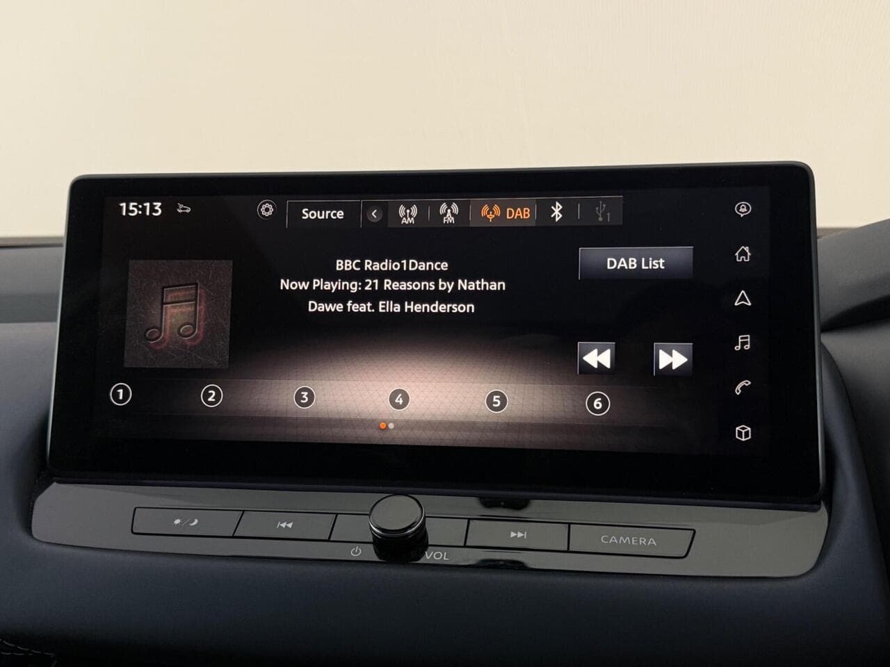 Nissan Qashqai thumbnail Infotainment System