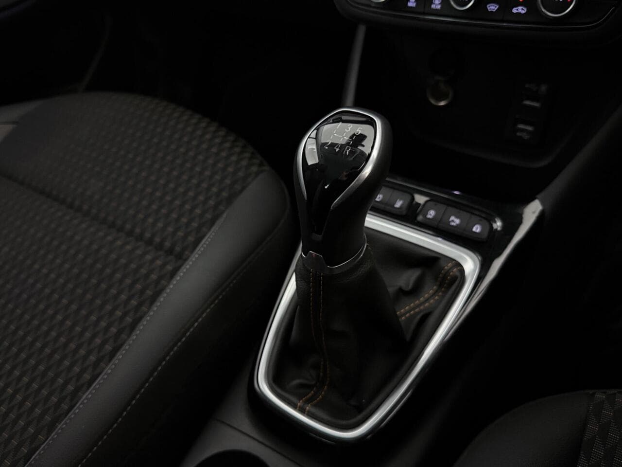 Vauxhall Crossland X thumbnail Interior Front