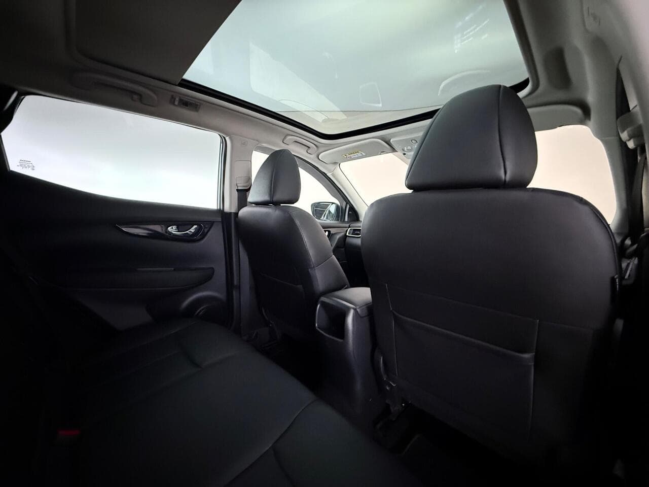 Nissan Qashqai thumbnail Seats Rear